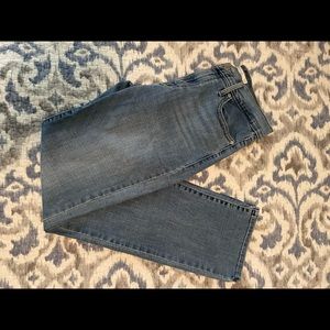 Levi’s Slimming Straight - Size 29
